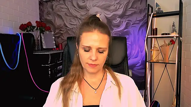 EmiliaBedy online show from March 5, 2025, 12:11 pm