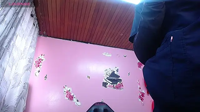 Snapshot of Sofii_cutee chatting on February 21, 2025, 12:27 pm Sofii cutee online show from February 21, 2025, 12:27 pm