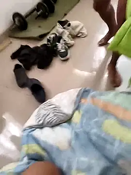 Nikki and Mayk online show from October 17, 2025, 5:26 pm