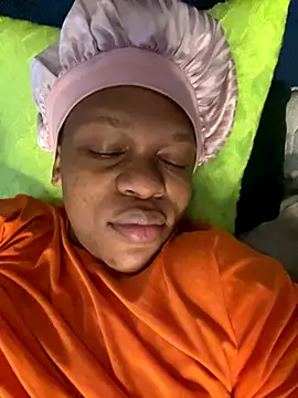 Boneca25 online show from November 17, 2025, 6:28 am