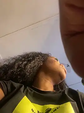 Boneca25 online show from October 28, 2025, 1:32 pm