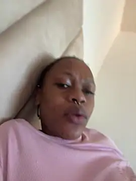 Boneca25 online show from May 7, 2026, 8:17 am