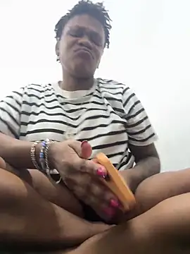 Boneca25 online show from April 12, 2026, 6:00 pm