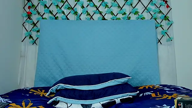 Snapshot of LaelVira_2 chatting on March 13, 2025, 8:15 am LaelVira 2 online show from March 13, 2025, 8:15 am