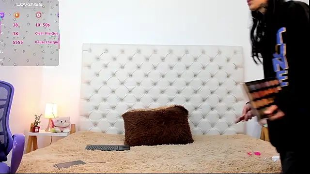 esmeralda06 online show from March 12, 2026, 2:32 pm