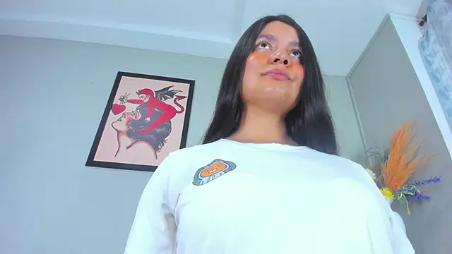 Snapshot of evaa_greey chatting on November 6, 2025, 8:02 pm evaa greey online show from November 6, 2025, 8:02 pm