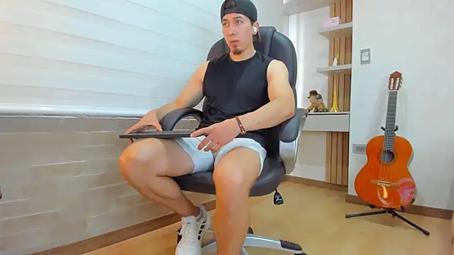 Snapshot of Tombarden chatting on November 25, 2025, 8:20 pm Tombarden online show from November 25, 2025, 8:20 pm