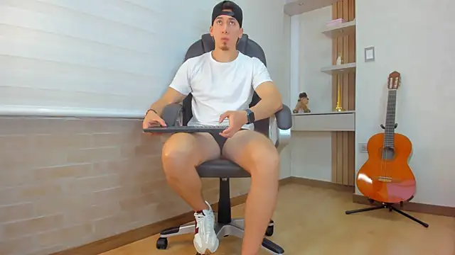 Tombarden online show from December 15, 2025, 7:09 pm