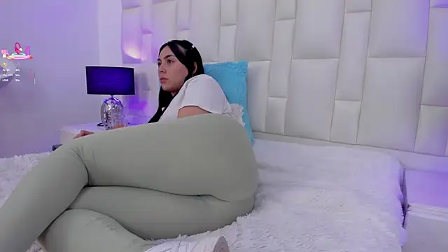 Snapshot of Ariana_rouse chatting on March 19, 2025, 9:58 pm Ariana rouse online show from March 19, 2025, 9:58 pm