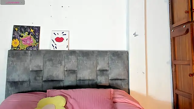 Snapshot of Isangel_ chatting on November 18, 2025, 2:27 am Isangel online show from November 18, 2025, 2:27 am