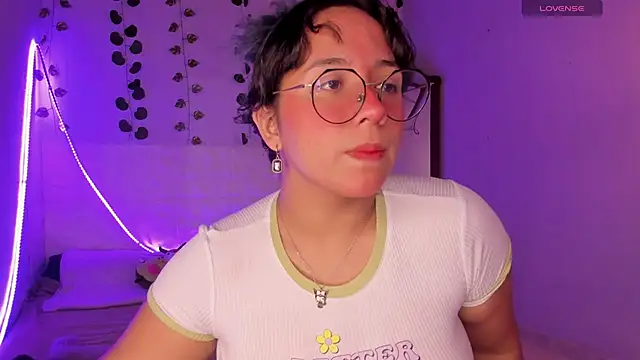 Snapshot of Ludovica6669 chatting on March 6, 2025, 10:26 pm Ludovica6669 online show from March 6, 2025, 10:26 pm