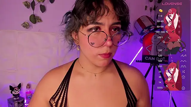 Snapshot of Ludovica6669 chatting on February 6, 2025, 6:56 pm Ludovica6669 online show from February 6, 2025, 6:56 pm