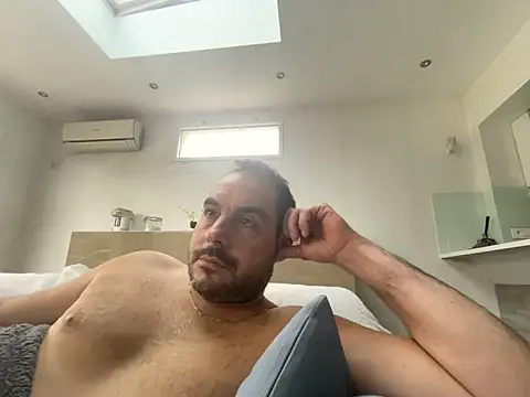 justeqqun online show from November 10, 2025, 10:42 am