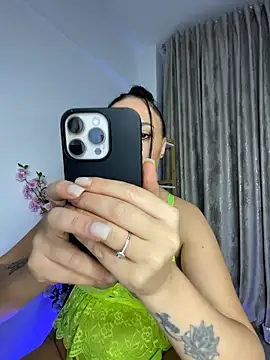 RaisaSalvi online show from November 23, 2025, 12:15 pm