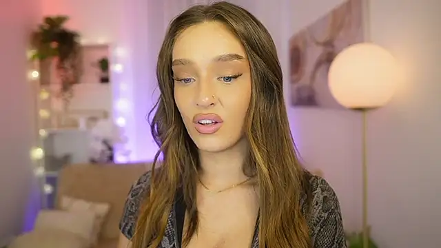 Clara Nia online show from February 17, 2026, 7:33 pm