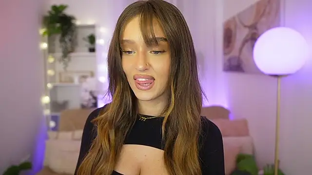 Clara Nia online show from February 8, 2026, 7:22 pm