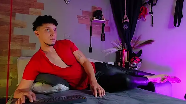 AngeloColleen online show from November 29, 2025, 8:42 pm