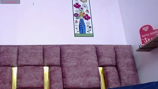 VICTORIAHANK  online show from April 9, 2026, 7:09 pm