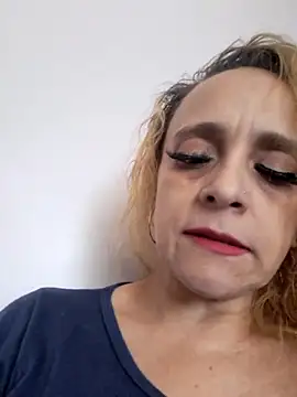 VICTORIAHANK  online show from February 25, 2026, 6:41 pm