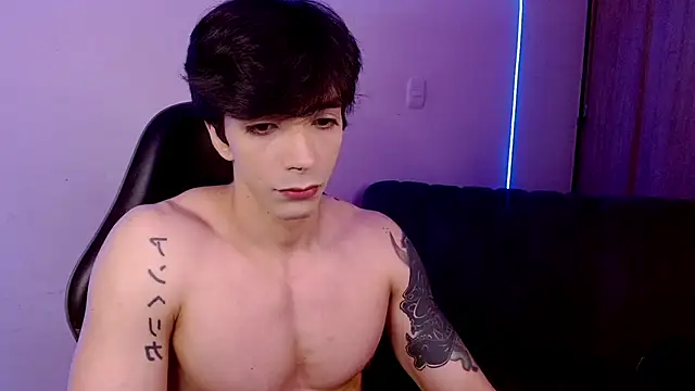 H3ll B0I online show from May 18, 2026, 4:40 am