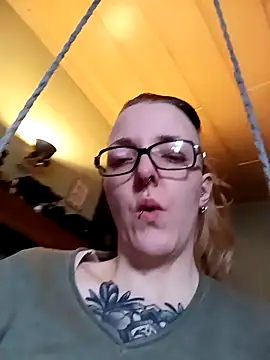 Astrid-Gilbert online show from February 4, 2025, 4:08 pm