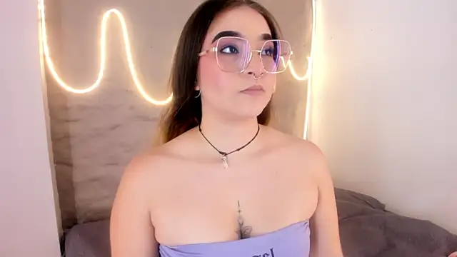 Snapshot of Shanntal_ chatting on February 10, 2026, 7:35 pm Shanntal online show from February 10, 2026, 7:35 pm