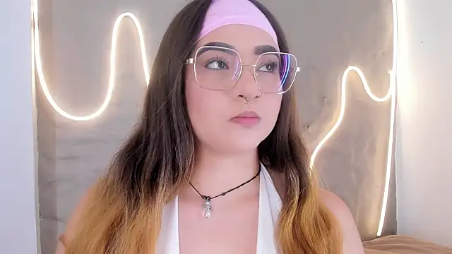 Snapshot of Shanntal_ chatting on March 20, 2026, 7:59 pm Shanntal online show from March 20, 2026, 7:59 pm