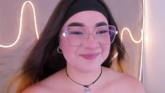 Snapshot of Shanntal_ chatting on March 13, 2026, 7:41 pm Shanntal online show from March 13, 2026, 7:41 pm