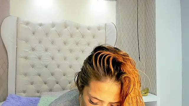 zoe taylorr1 online show from February 4, 2026, 11:27 am