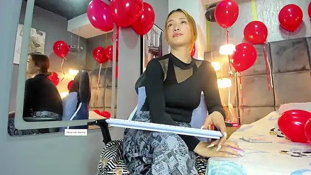 zoe taylorr1 online show from February 16, 2026, 11:31 am