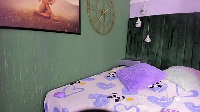 zoe taylorr1 online show from October 16, 2025, 3:59 am