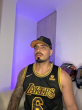 Snapshot of LeandroRusso chatting on November 3, 2025, 11:08 pm LeandroRusso online show from November 3, 2025, 11:08 pm