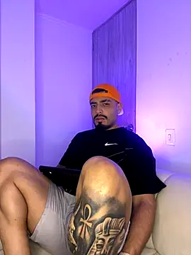 Snapshot of LeandroRusso chatting on September 10, 2025, 2:21 am LeandroRusso online show from September 10, 2025, 2:21 am