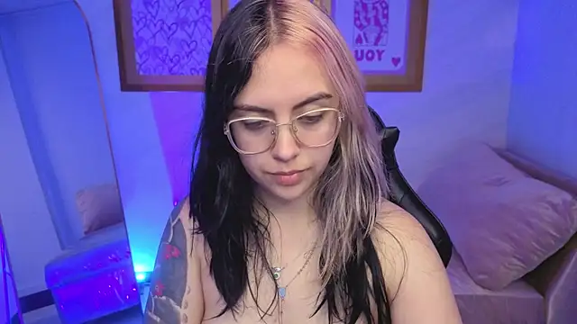 Hela v online show from January 10, 2026, 8:04 pm