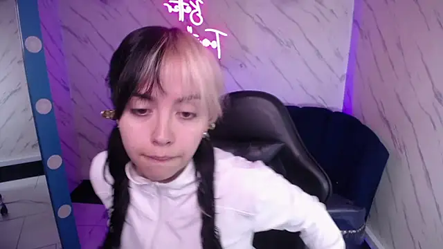 Snapshot of Hela_v chatting on February 7, 2026, 1:08 pm Hela v online show from February 7, 2026, 1:08 pm