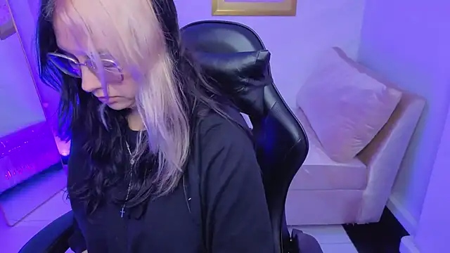 Snapshot of Hela_v chatting on January 16, 2026, 8:02 pm Hela v online show from January 16, 2026, 8:02 pm