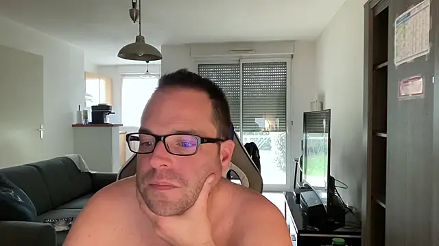 Funnyjul31 online show from March 13, 2025, 4:56 pm