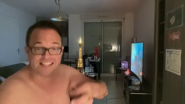 Funnyjul31 online show from April 18, 2026, 7:07 pm