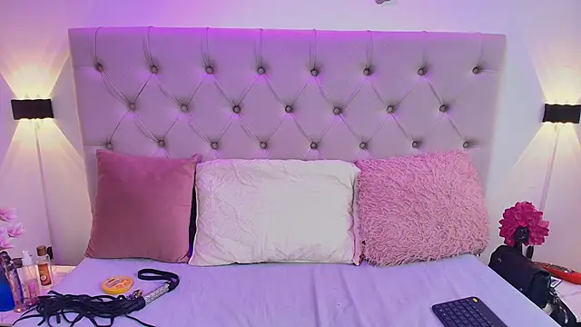 Snapshot of Alyssaa_Hunter chatting on March 8, 2025, 7:31 pm Alyssaa Hunter online show from March 8, 2025, 7:31 pm