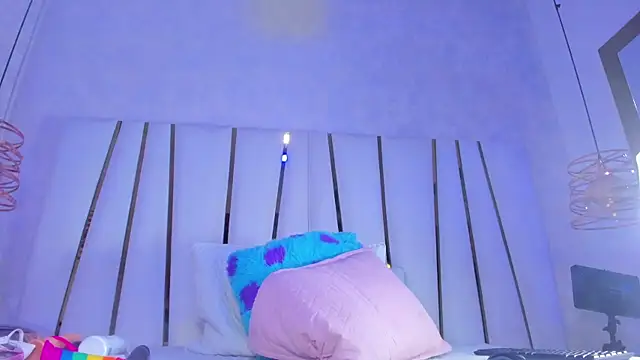 violet gray  online show from October 4, 2025, 7:15 pm