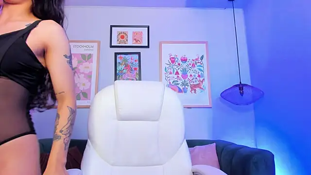 Snapshot of nina__dixon chatting on February 14, 2025, 9:10 pm nina dixon online show from February 14, 2025, 9:10 pm