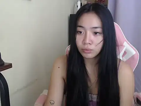 Snapshot of Lovely_Leah25 chatting on November 15, 2025, 4:38 am Lovely Leah25 online show from November 15, 2025, 4:38 am