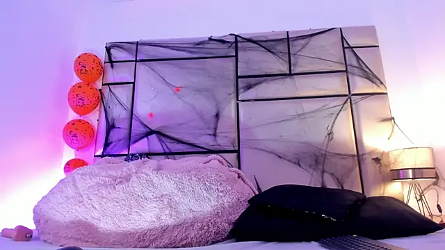 JulianaaHerrera online show from November 4, 2025, 11:25 am