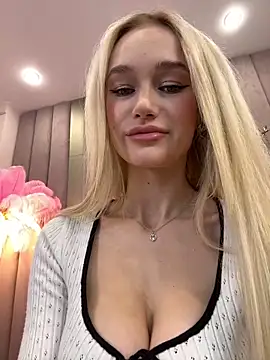 Snapshot of KristinaDane chatting on February 17, 2025, 2:53 am KristinaDane online show from February 17, 2025, 2:53 am