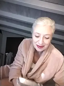 Snapshot of divinaerotica chatting on February 20, 2025, 5:41 pm divinaerotica online show from February 20, 2025, 5:41 pm