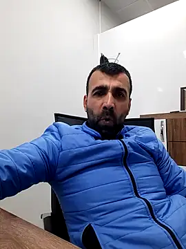 Snapshot of bugattiveyron chatting on January 29, 2025, 5:56 pm bugattiveyron online show from January 29, 2025, 5:56 pm