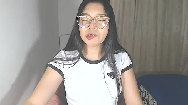 Snapshot of Antoneella_vz chatting on February 26, 2025, 1:25 am Antoneella vz online show from February 26, 2025, 1:25 am