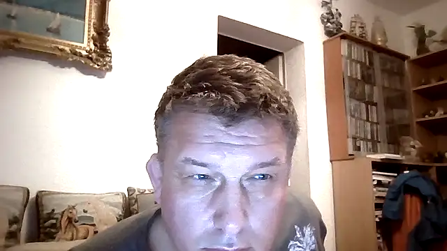 Snapshot of GrandpasDadBulg chatting on November 18, 2025, 8:23 pm GrandpasDadBulg online show from November 18, 2025, 8:23 pm