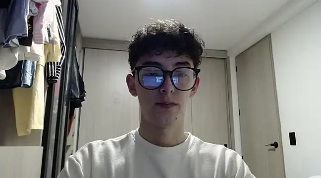 Snapshot of miketwink chatting on March 18, 2025, 1:02 am miketwink online show from March 18, 2025, 1:02 am