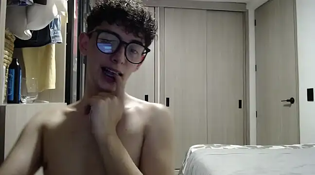 Snapshot of miketwink chatting on March 17, 2025, 1:14 am miketwink online show from March 17, 2025, 1:14 am